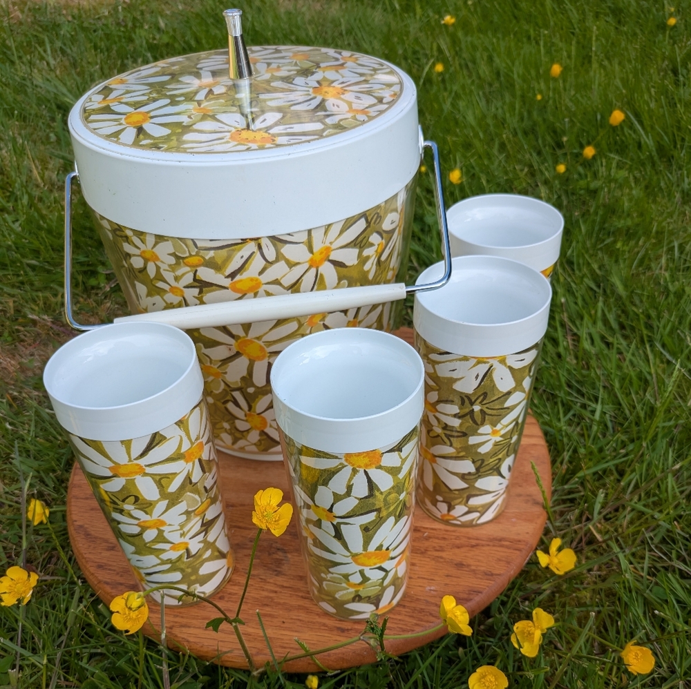 Retro West Bend "Daisy" Ice Bucket & Set Of 4  Matching Cups